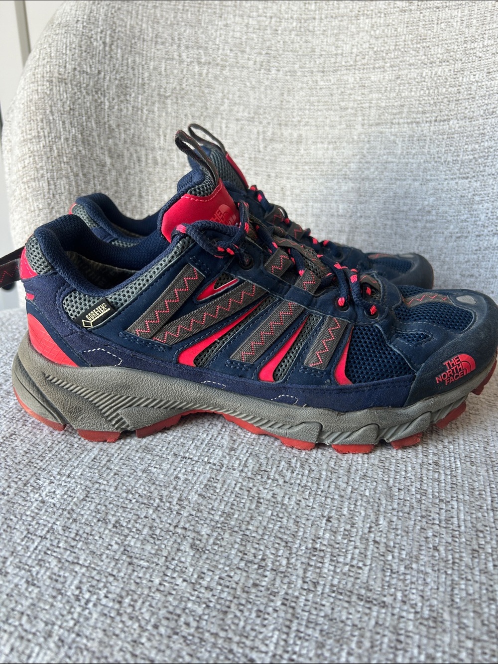 The North Face Goretex Navy & Red Hiking Shoes - Picture 3 of 9